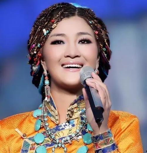 降央卓玛爆料老公视频,揭开夫妻甜蜜生活幕后  第2张